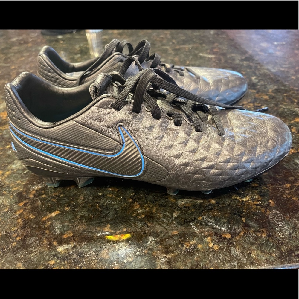 Nike black/blue Heron soccer cleats. Men’s 7, women’s 8.5 approx.
